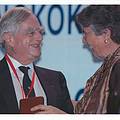 Former IUCN President, Yolanda Kakabadse presents the award to Dr Luc Hoffmann in 2004