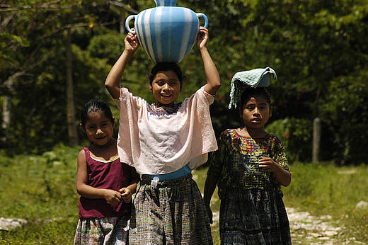 © IUCN / Julián Orozco Badilla: Girls in Lachúa, Guatemala 